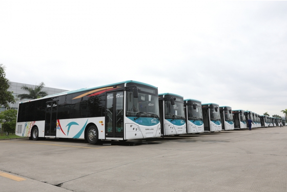 78 chiếc xe buýt thành phố dài cỡ King trông lộng lẫy bắt đầu hoạt động tại thủ đô của new caledonia
