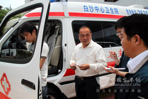 Xe buýt hạng nhẹ Kinglong phục vụ các trung tâm y tế nông thôn Phúc Kiến