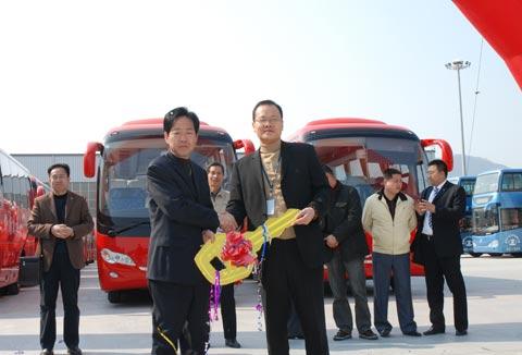 Xe buýt cỡ trung Kinglong Phổ biến ở Quý Châu